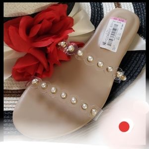 NWT SIZE 8 SUMMER SANDALS